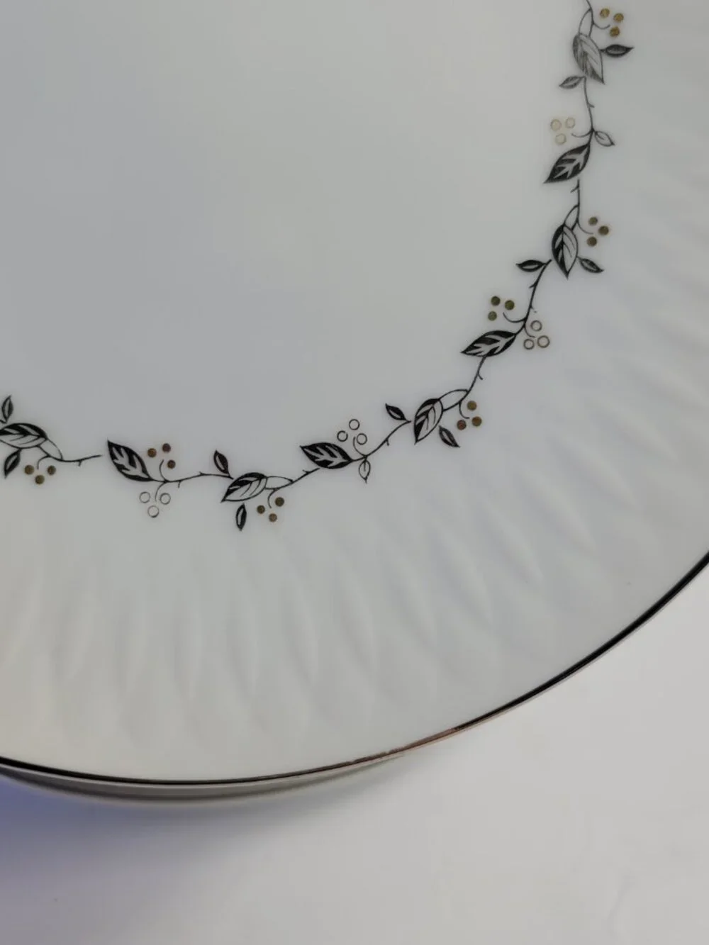 FOUR Sango Carillon Salad Plates White Gold Berries Platinum Leaves 8 Inch